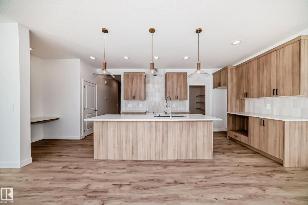 8215 Kiriak Loop, Edmonton
