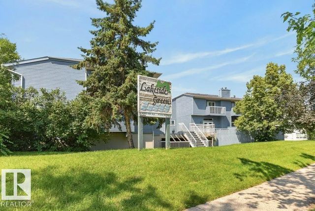1501 Lakeside Green, St. Albert
