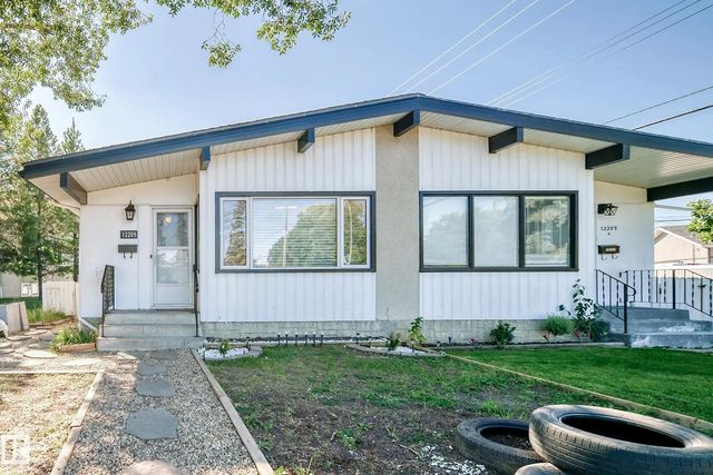 Single Family Home for Sale in Edmonton, AB