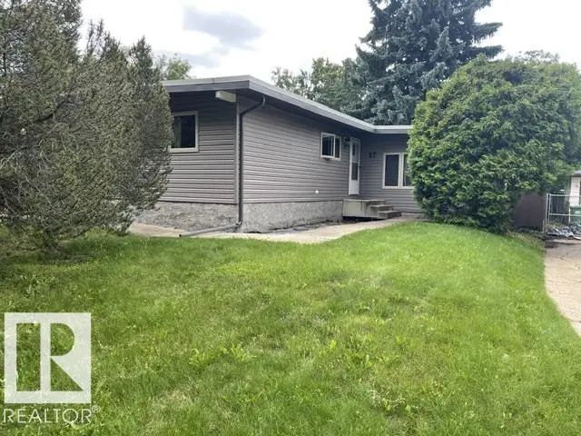27 Gatewood Avenue, St. Albert