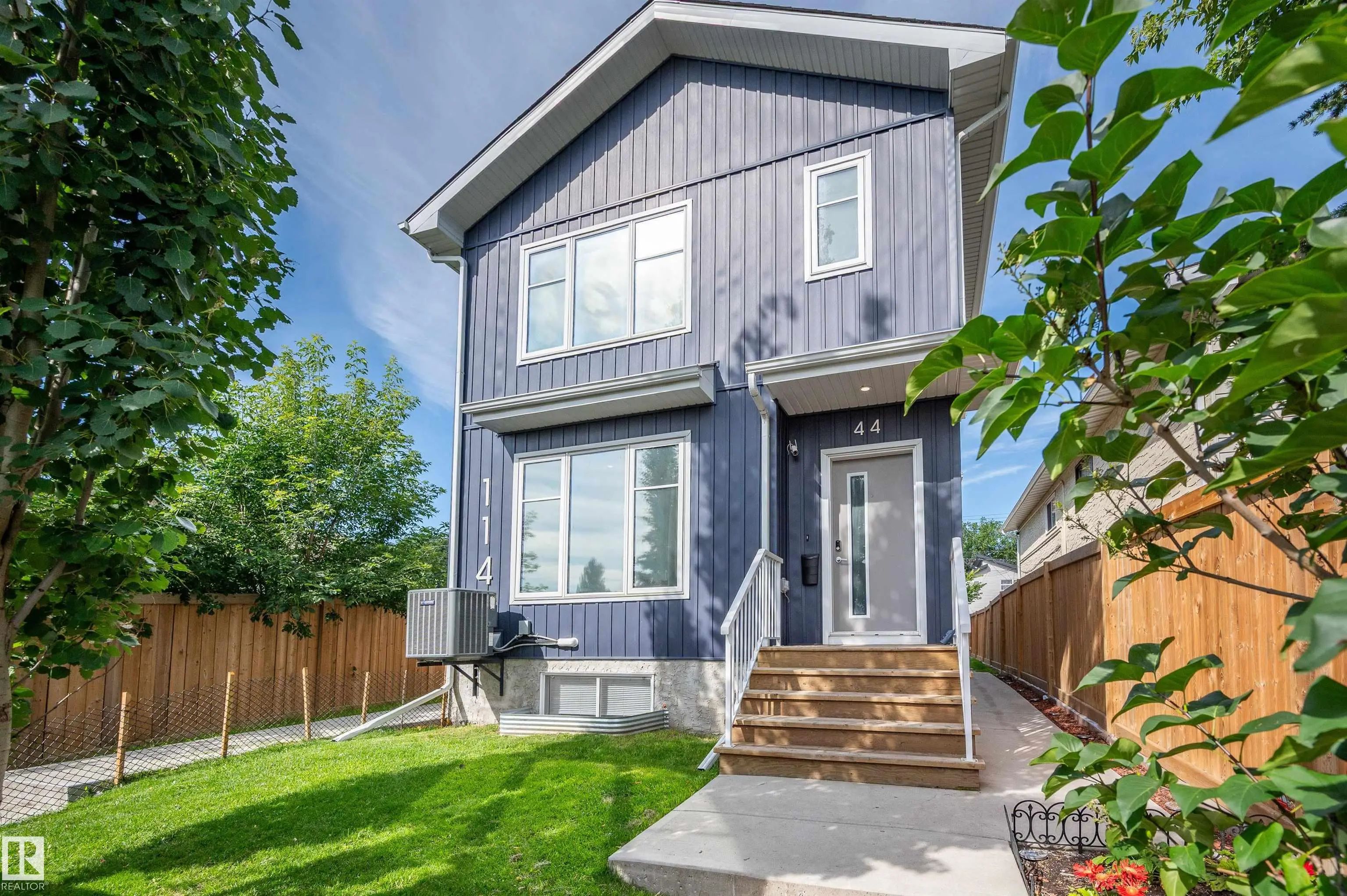 Photo for MLS®# E4502167 - home for sale at 11444 82 Street Northwest, Parkdale (Edmonton), Edmonton AB