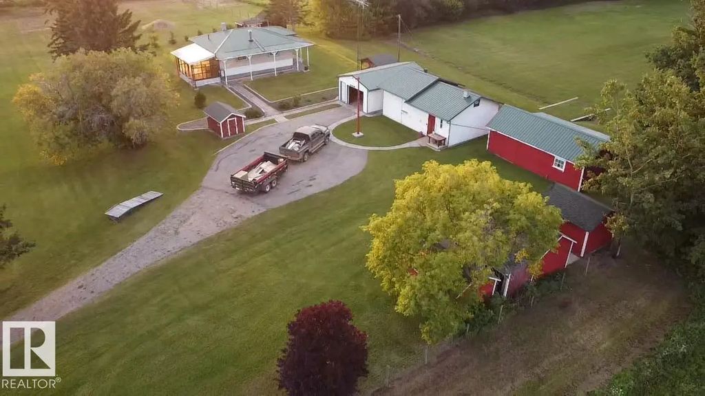 12272 28 Highway, Rural Smoky Lake County