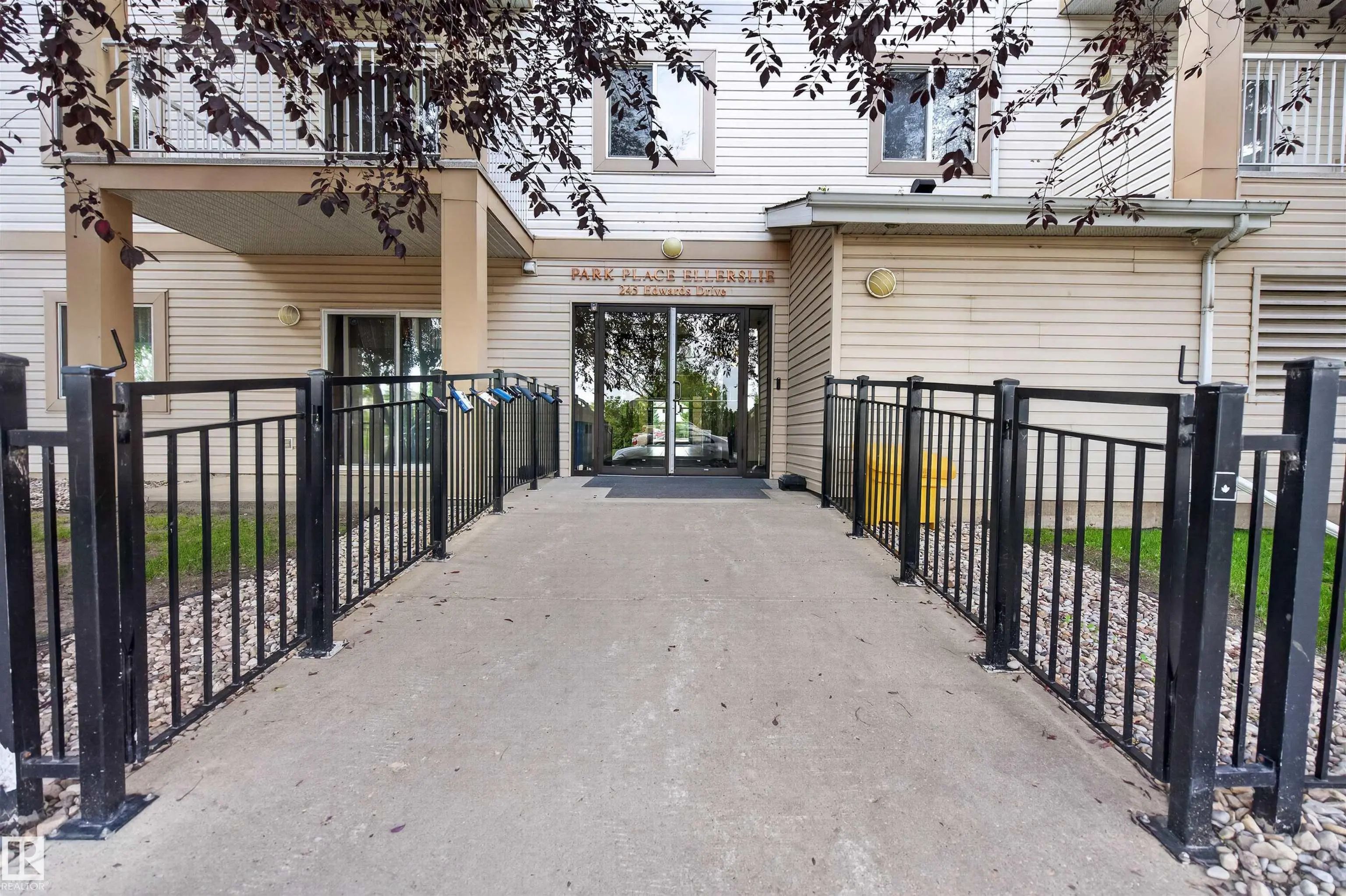 Photo for MLS®# E4505056 - home for sale at 221 245 Edwards Drive Southwest, Ellerslie, Edmonton AB