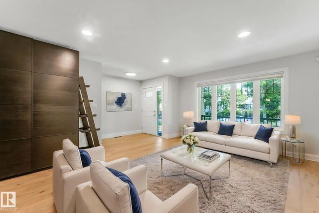 10433 70 Avenue Nw, Edmonton