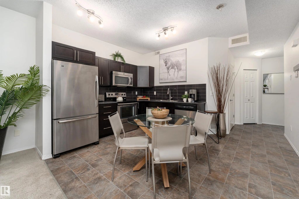 22 6520 2 Avenue, Edmonton