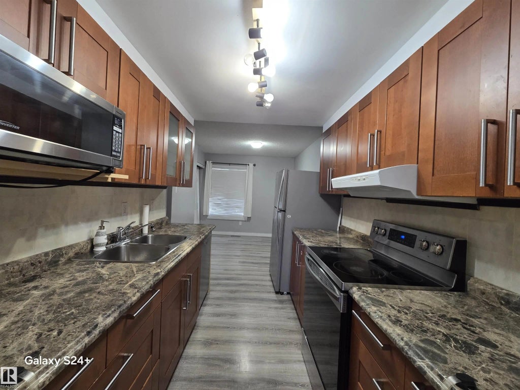 5e 1 Garden Grove, Edmonton