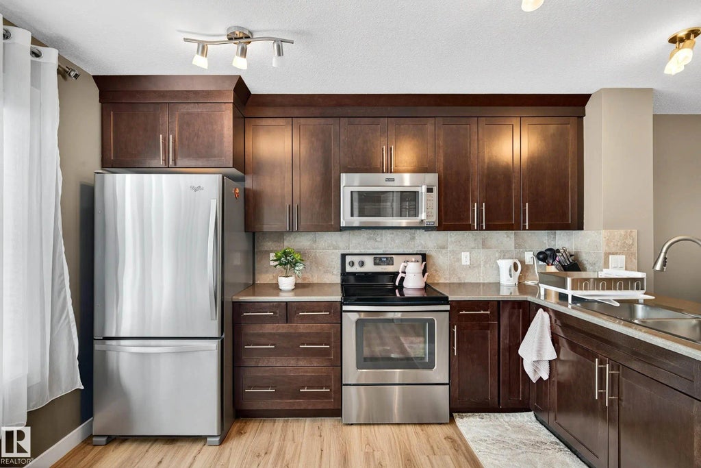 7327 Edgemont Way, Edmonton