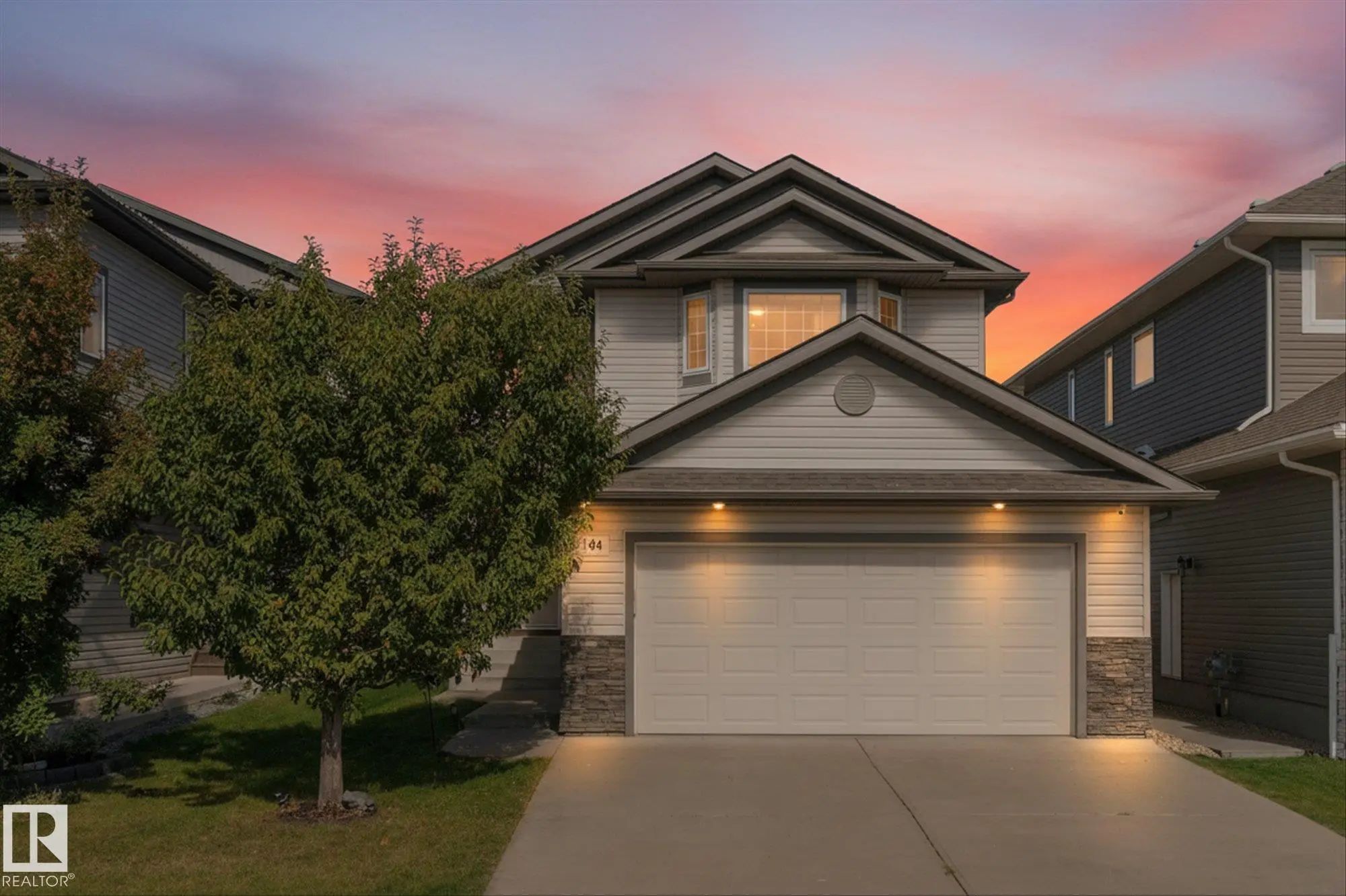 Photo for MLS®# E4506438 - home for sale at 54 Woodhill Lane, Westpark_FSAS, Fort Saskatchewan AB