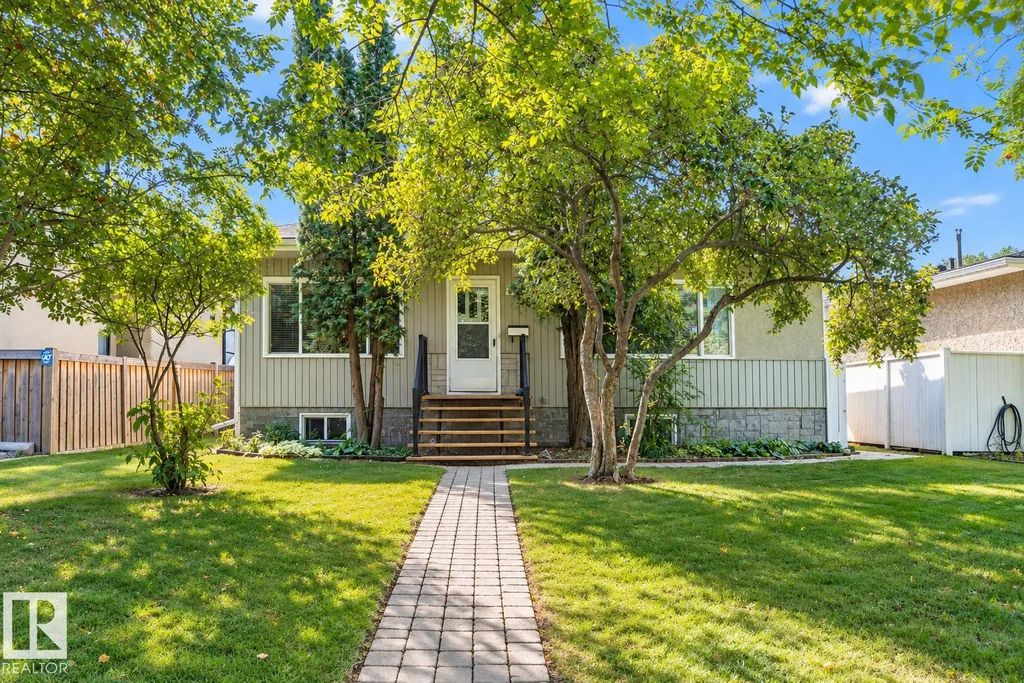 8743 Strathearn Drive, Edmonton