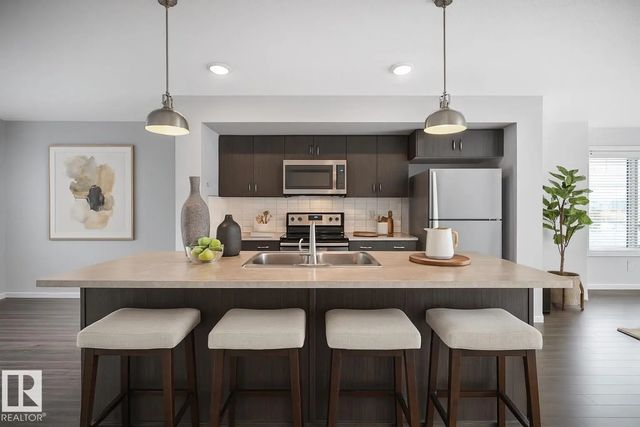 34 2215 24 Street Nw, Edmonton
