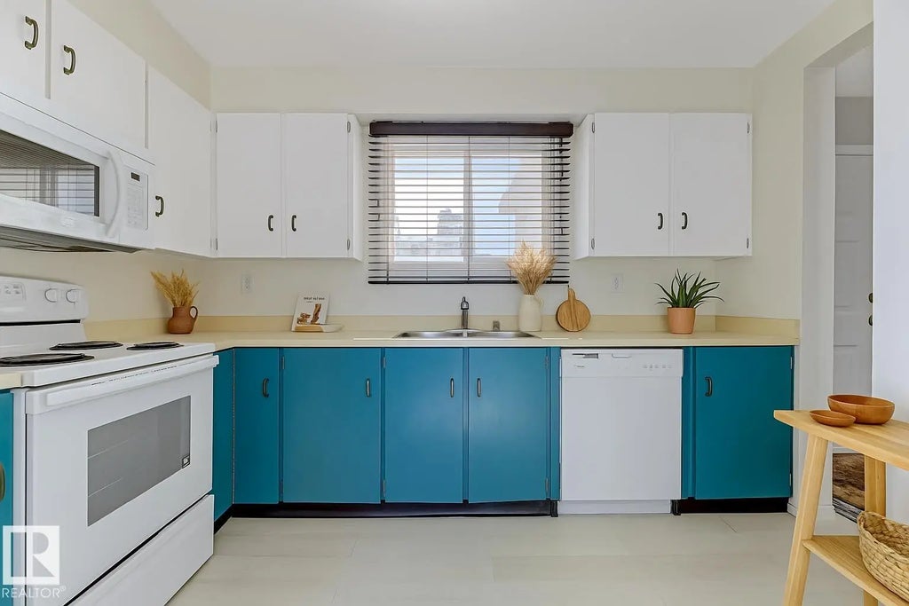 33 15710 Beaumaris Road, Edmonton