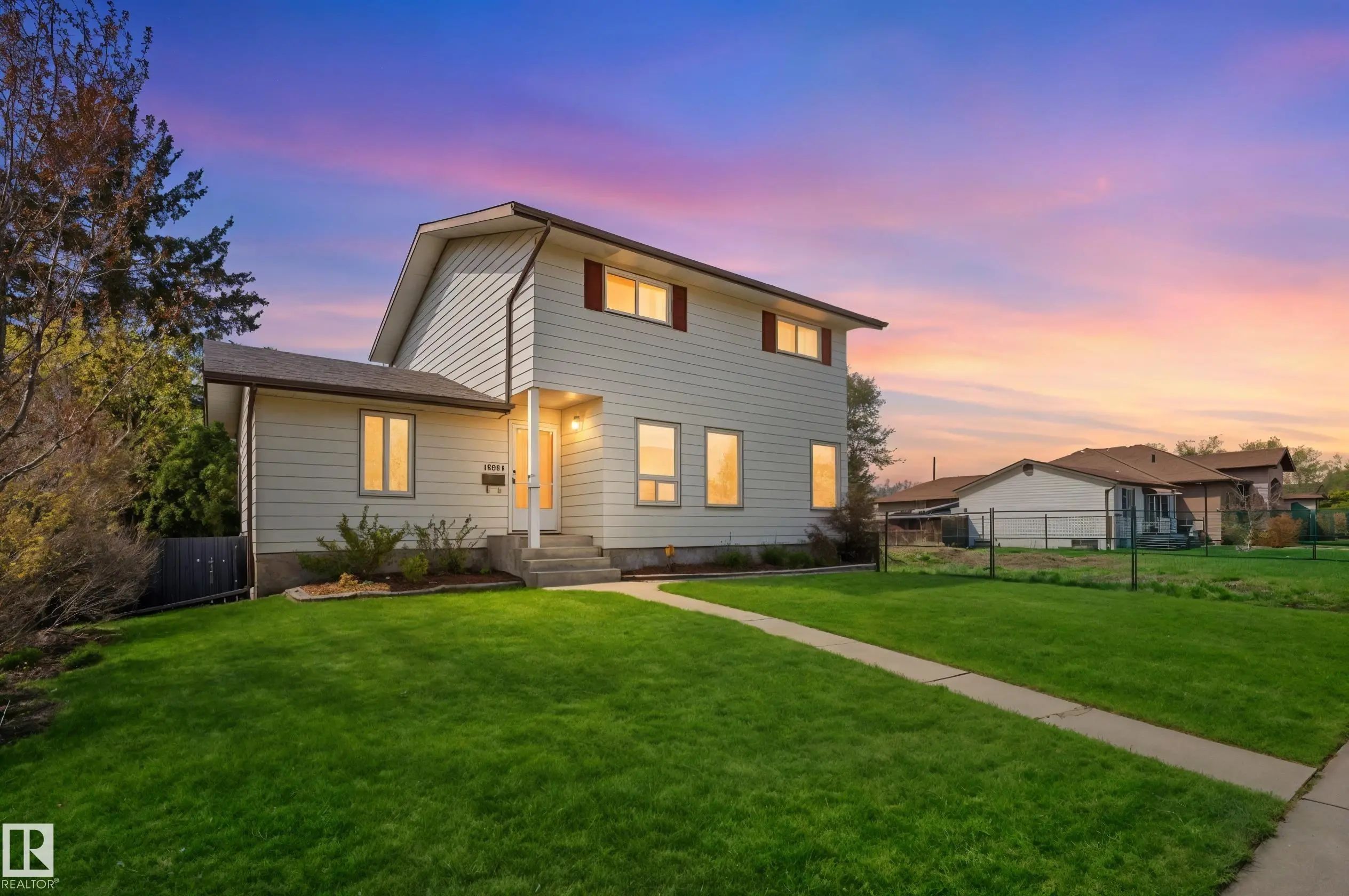 Single Family Property for Sale at 10502 158 Street Northwest, Edmonton: MLS®# E4505298