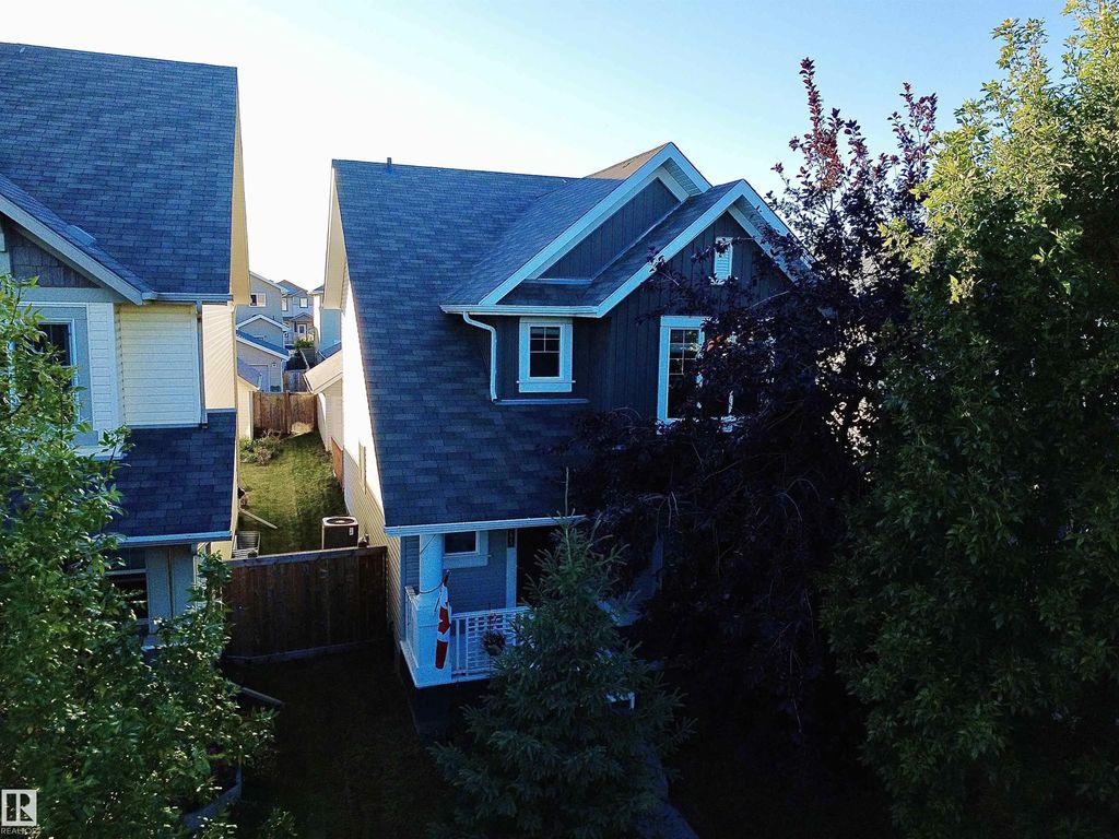 7065 Cardinal Way, Edmonton
