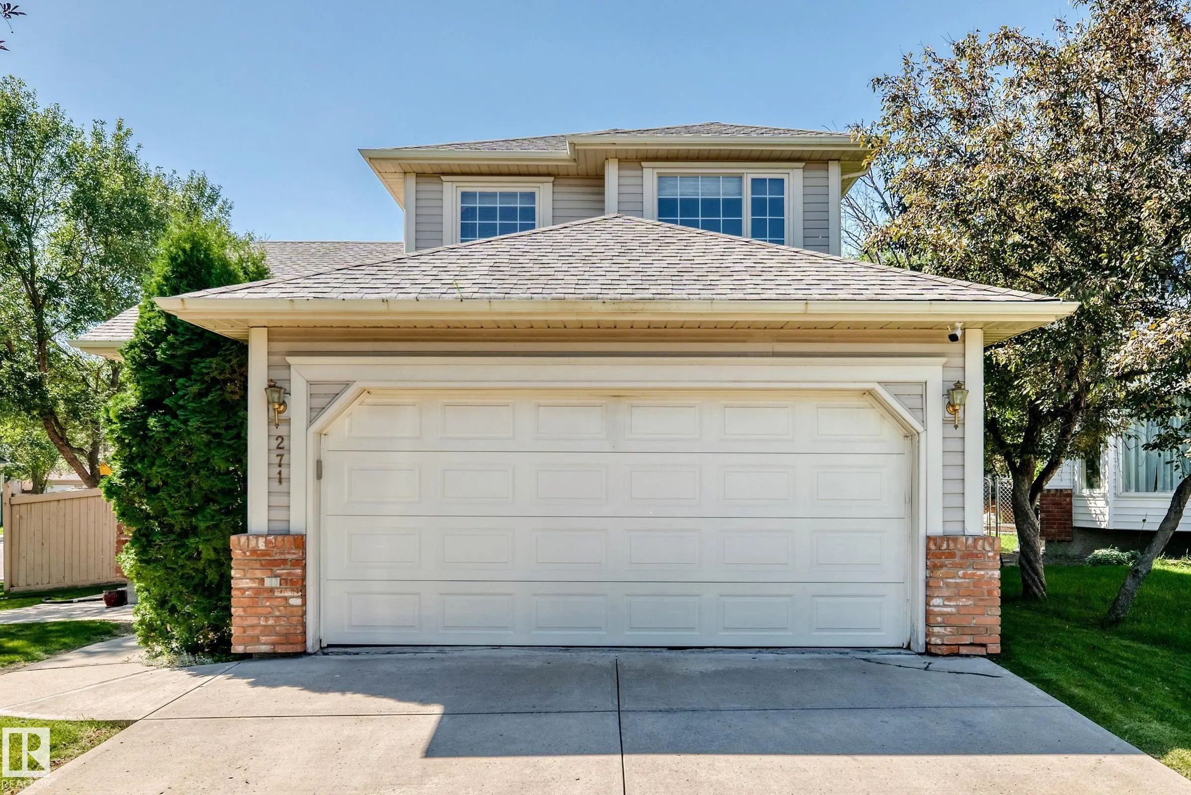 Photo for MLS®# E4505895 - home for sale at 271 Ormsby Road Northwest, Ormsby Place, Edmonton AB