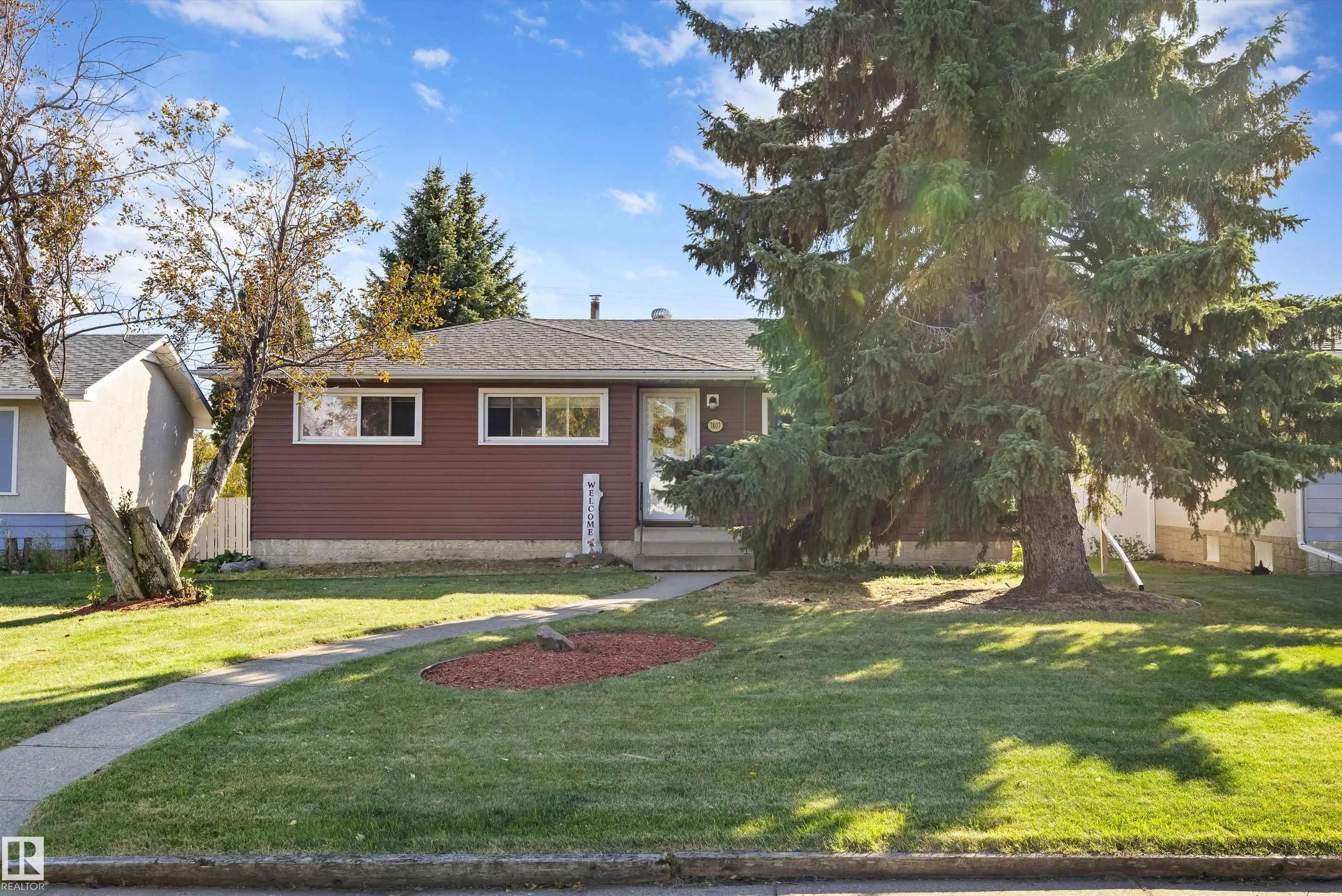 Photo for MLS®# E4511530 - home for sale at 7807 134 Avenue Northwest, Delwood, Edmonton AB