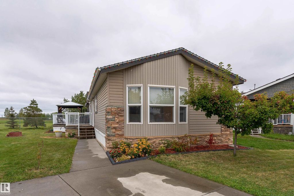 422 Oak Wood Crescent, Edmonton