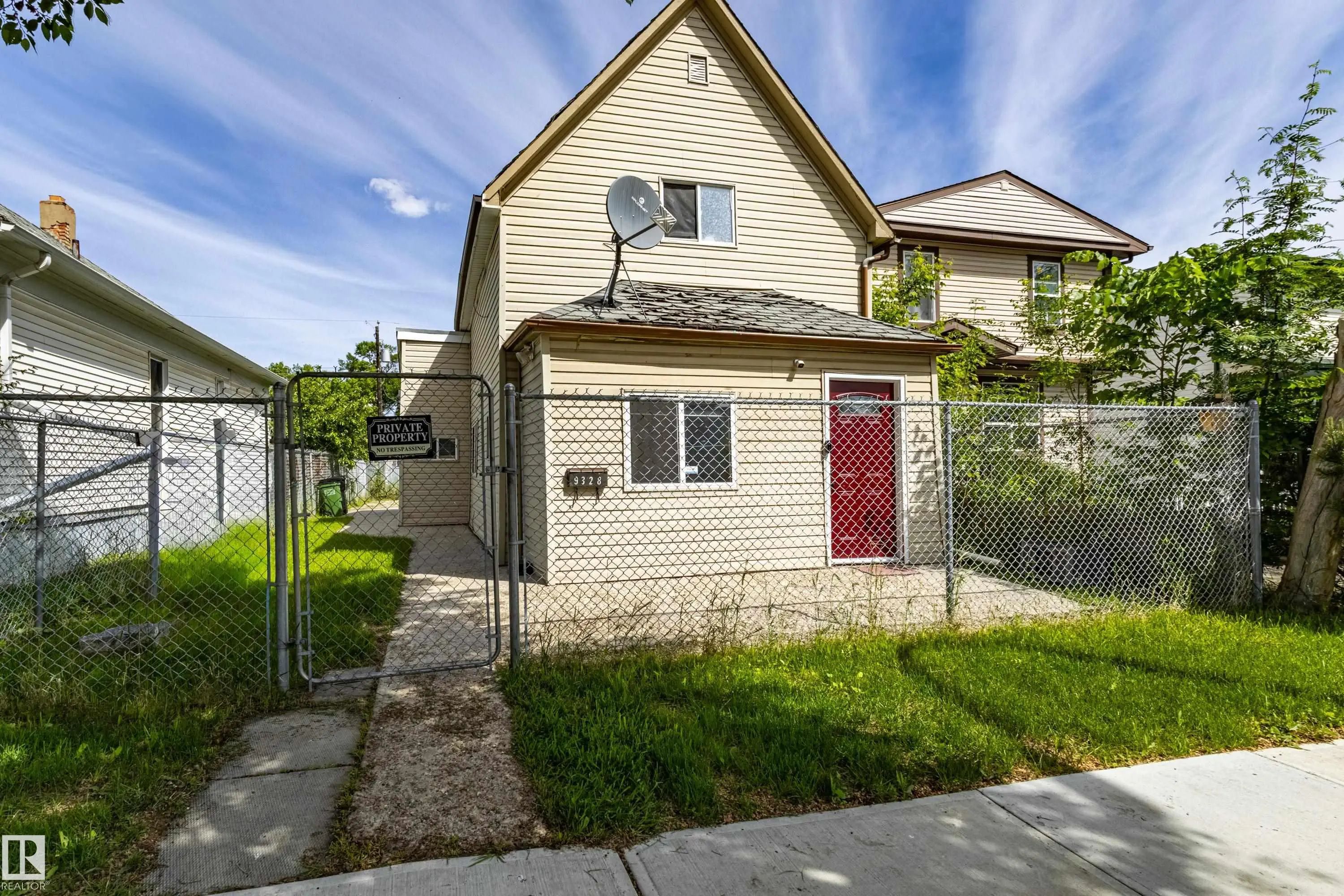 Photo for MLS®# E4483068 - home for sale at 9328 106a Avenue Northwest, Mccauley, Edmonton AB