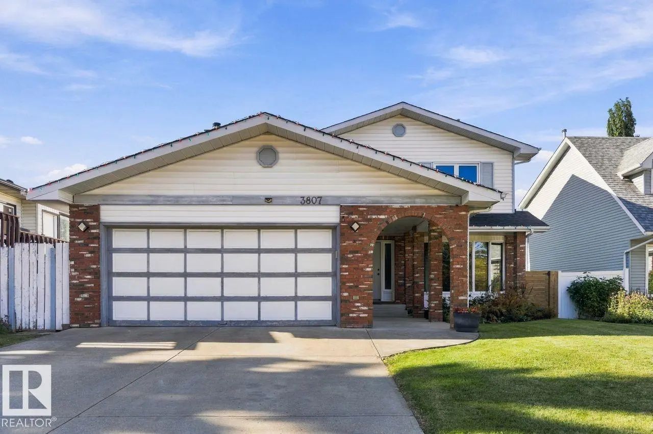 Photo for MLS®# E4511737 - home for sale at 3807 36 Avenue Northwest, Minchau, Edmonton AB