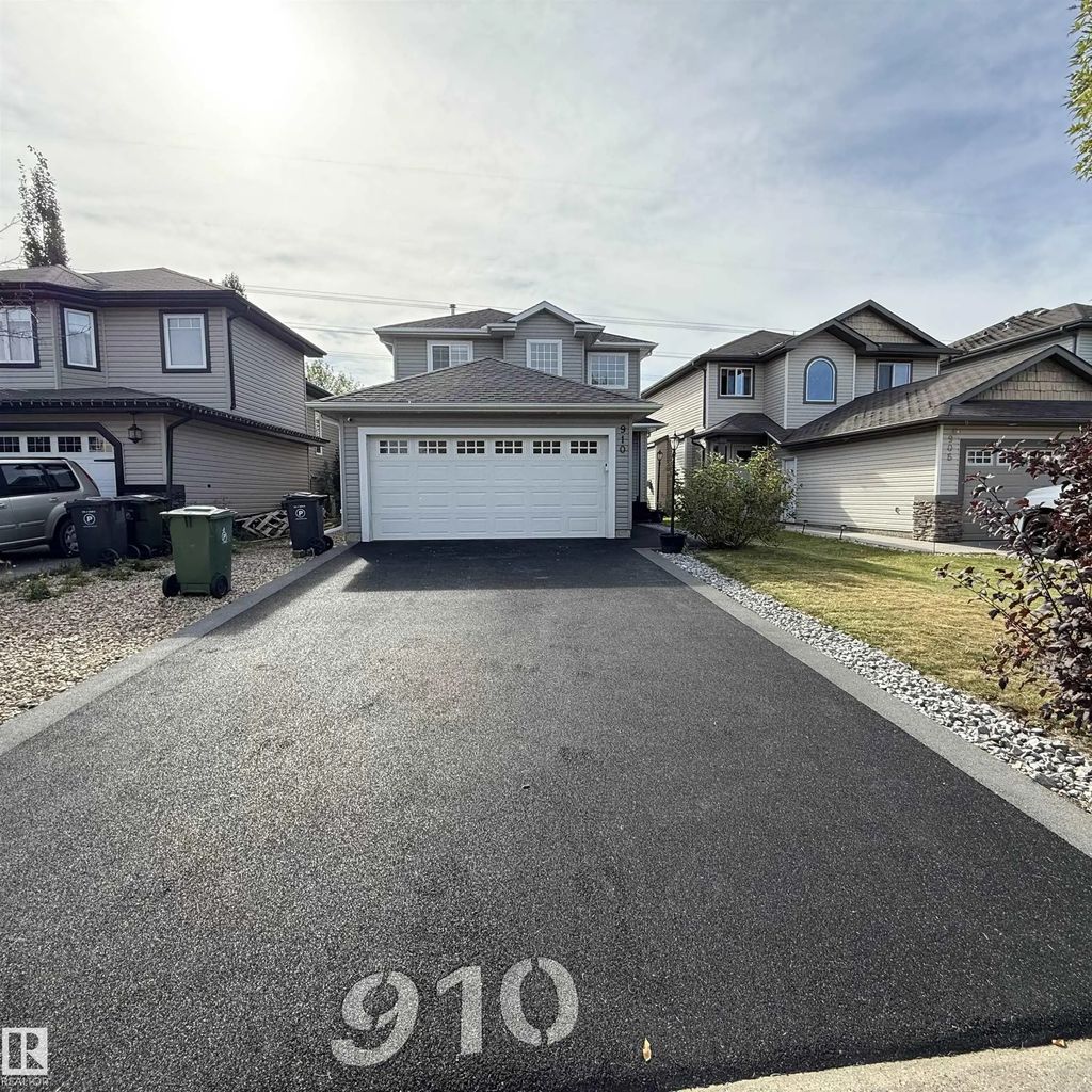 910 Oakland Boulevard, Devon
