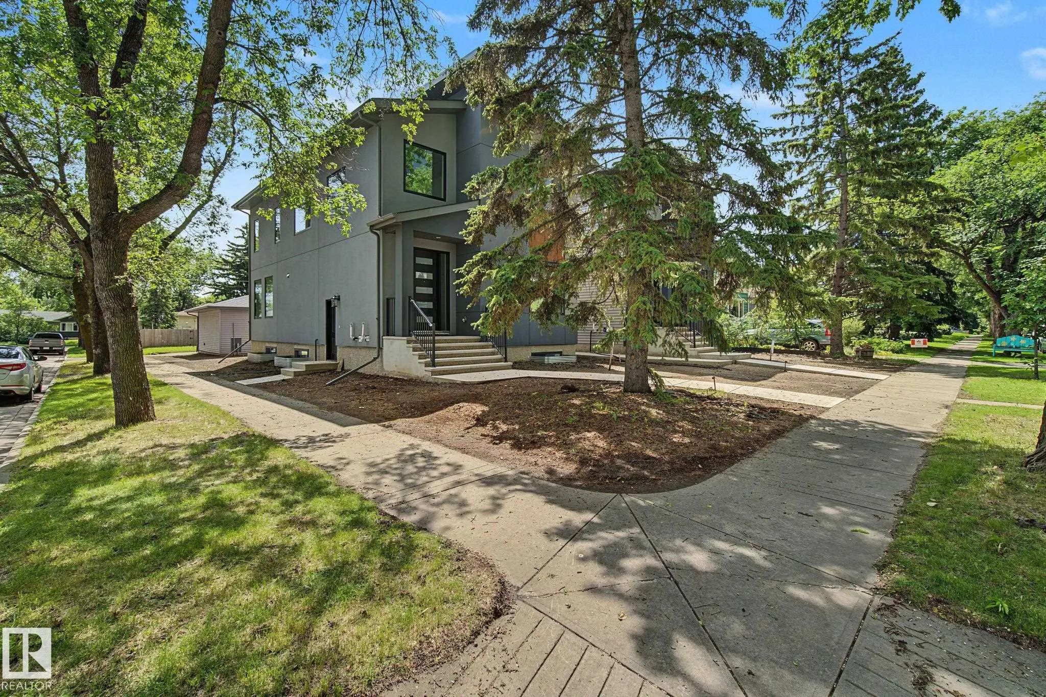 Photo for MLS®# E4511728 - home for sale at 7603 92 Avenue Northwest, Holyrood, Edmonton AB