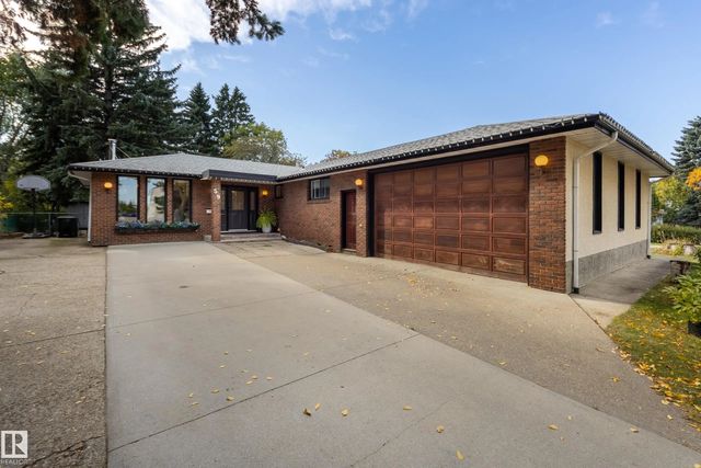 Home for Sale Located at 59 Spruce Avenue, Sherwood Park, AB