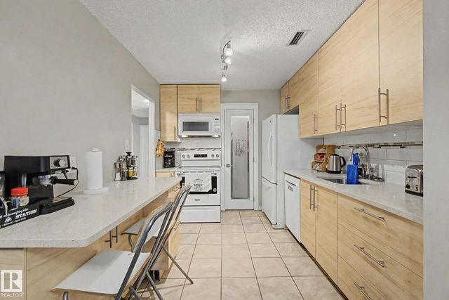 39 3111 142 Avenue Nw, Edmonton