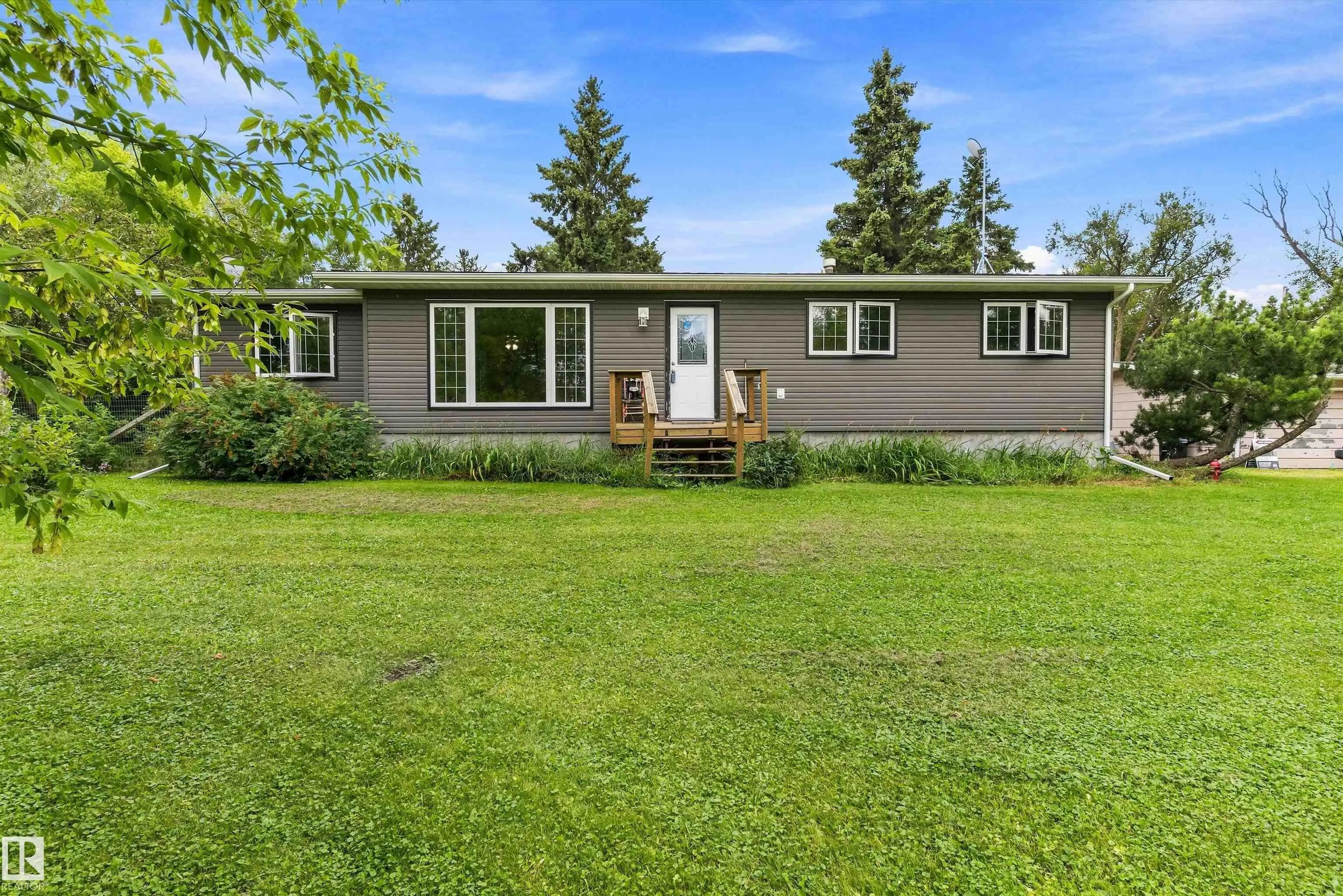 Home for Sale Located at 37 53431 Rge Road 221, Rural Strathcona County, AB