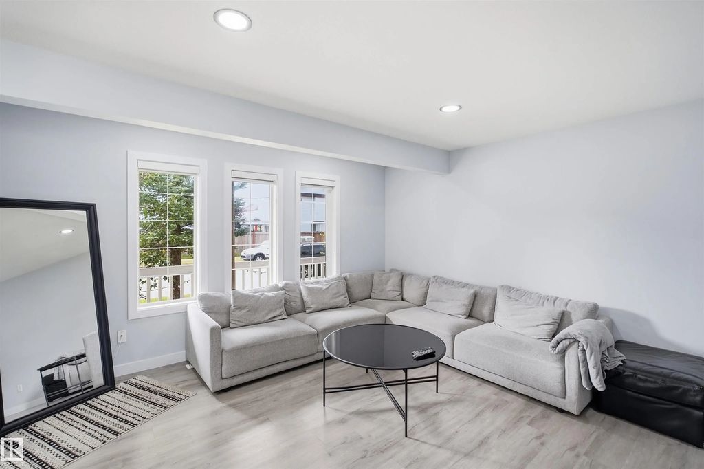 2122 37 Avenue, Edmonton