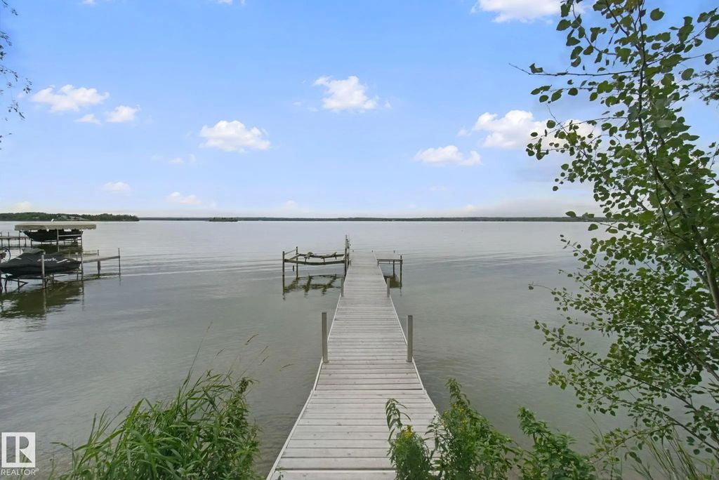 15 Cedar Avenue, Rural Lac Ste. Anne County