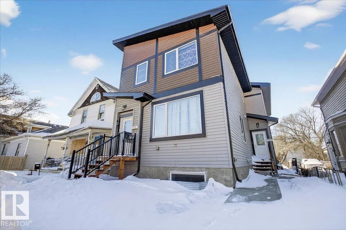 Photo for MLS®# E4497642 - home for sale at 2 11616 82 Street Northwest, Parkdale (Edmonton), Edmonton AB