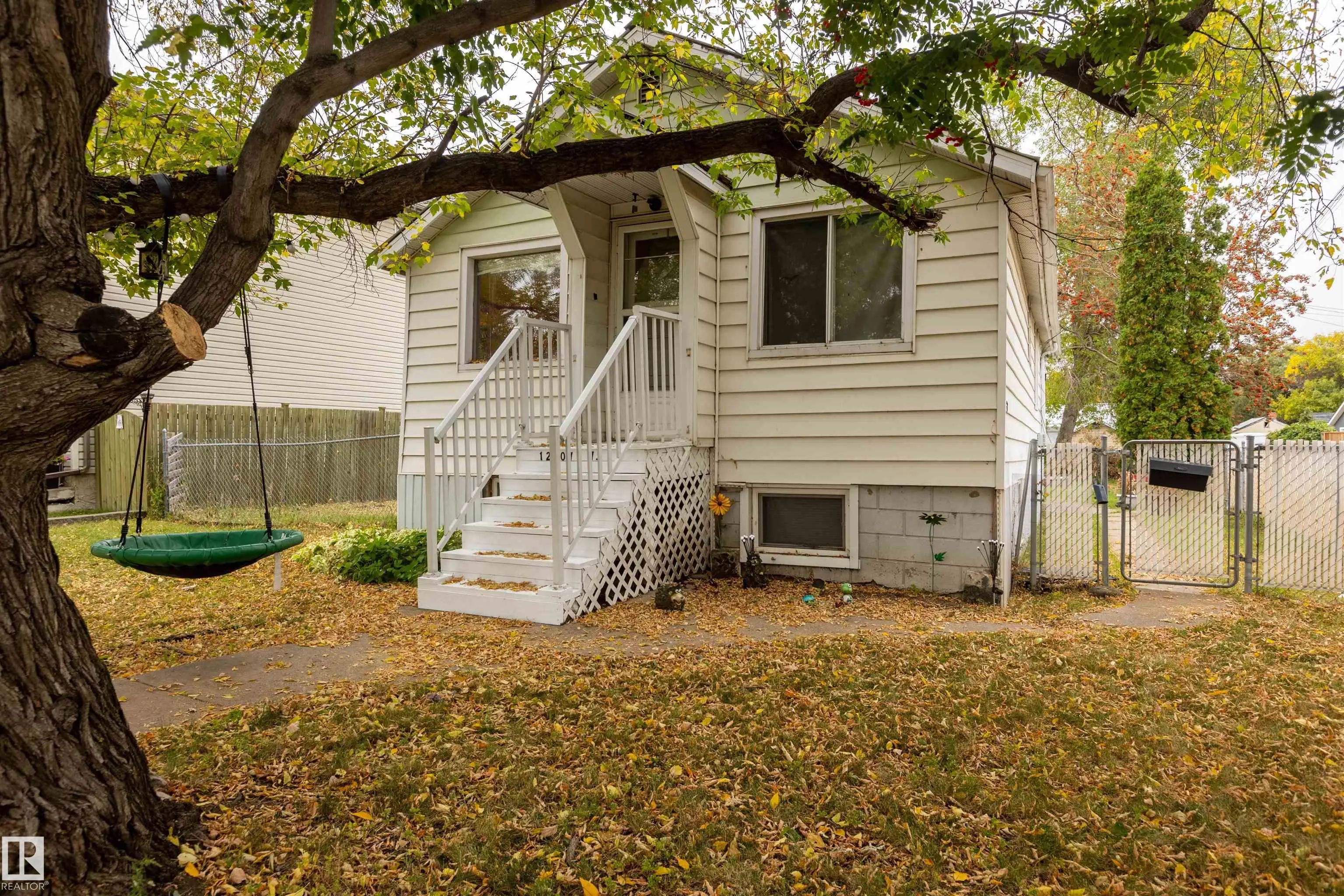 Single Family Property for Sale at 12707 73 Street Northwest, Edmonton: MLS®# E4510718