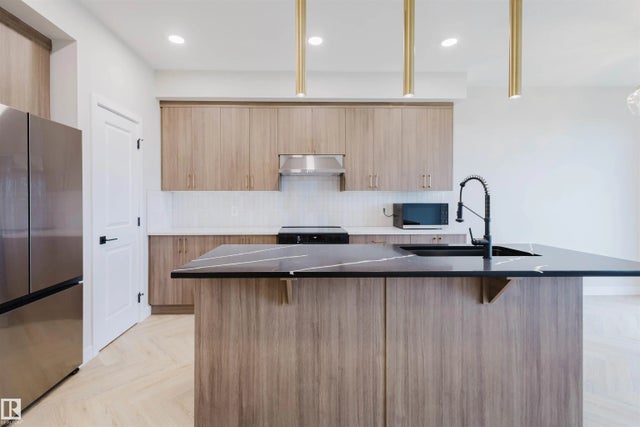 8292 Kiriak Loop Sw, Edmonton