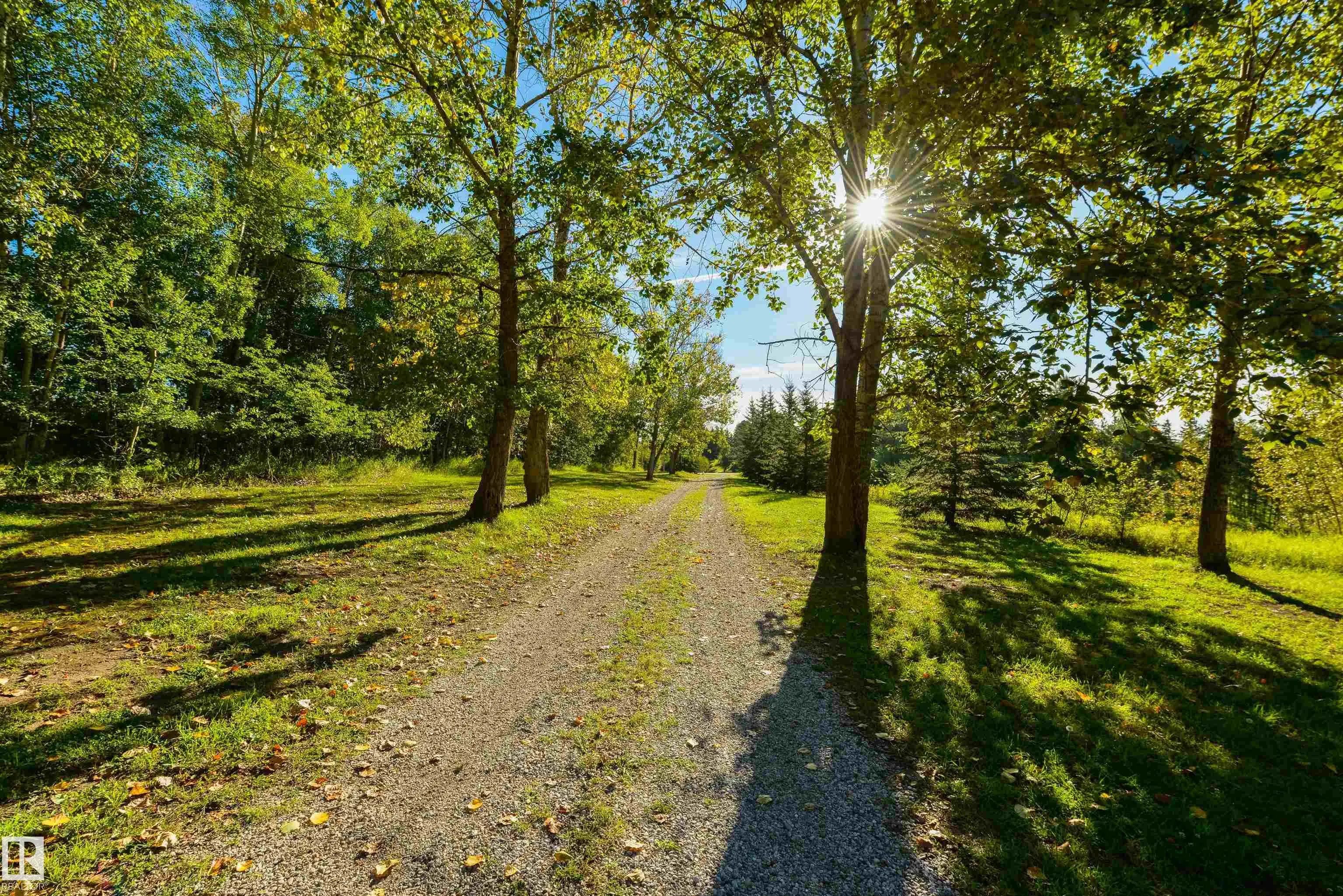 Rural Parkland County Home for Sale: Rural Listing in Heatherlea