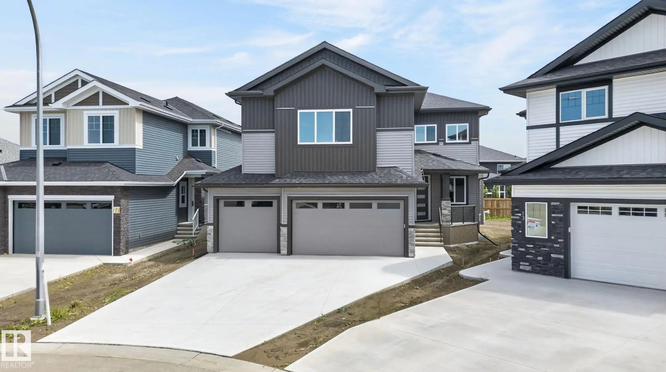 Photo for MLS®# E4495453 - home for sale at 15 Hillwood Terrace, Hilldowns, Spruce Grove AB