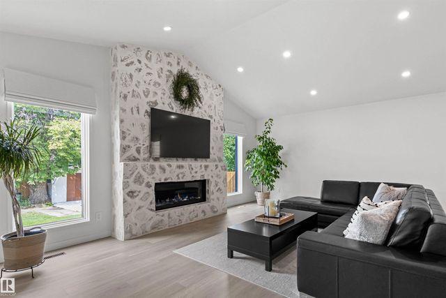 4704 106a Avenue Nw, Edmonton