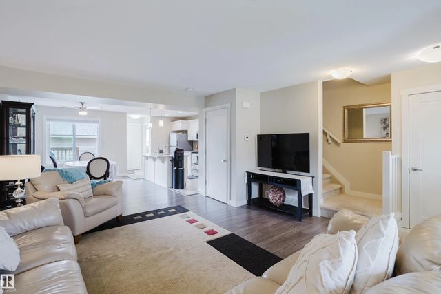 124 Cy Becker Boulevard Nw, Edmonton