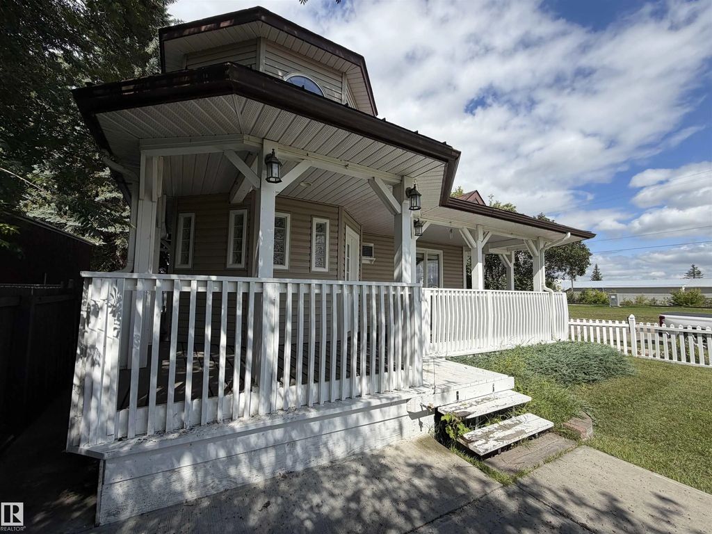 5001 42 Avenue, Wetaskiwin