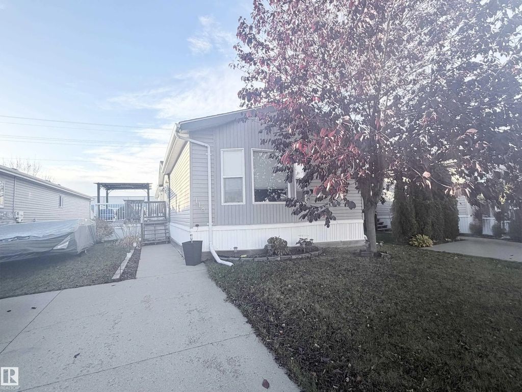 118 Oak Wood Road, Edmonton