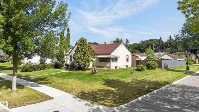 Edmonton Home for Sale: Single Family Listing in Elmwood Park