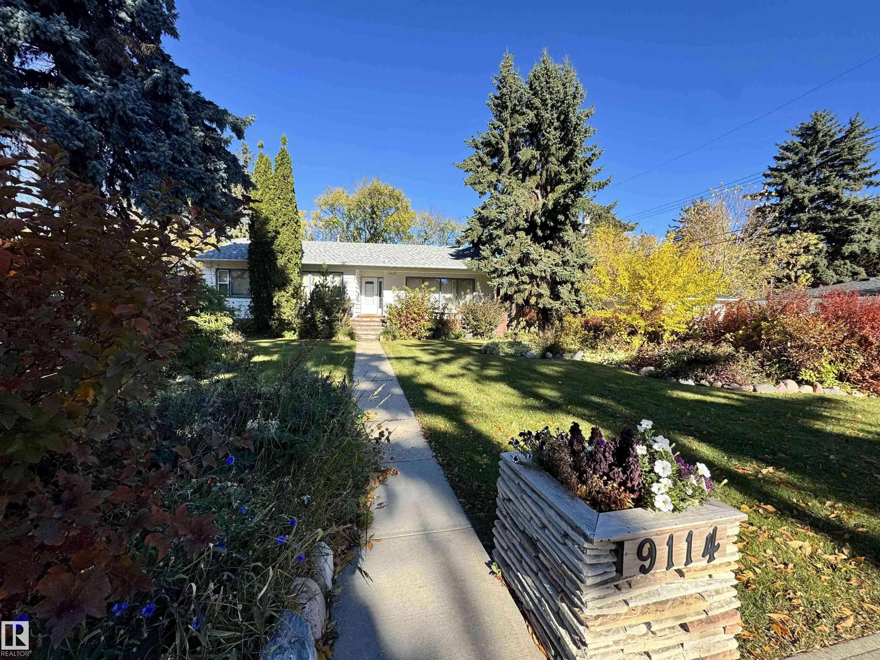Edmonton Home for Sale: Single Family Listing in Windsor Park (Edmonton)