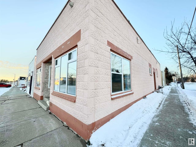4924 50 Street, Holden