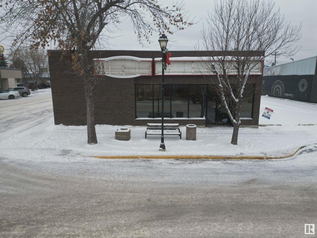 5102-50 Street, Whitecourt Airport