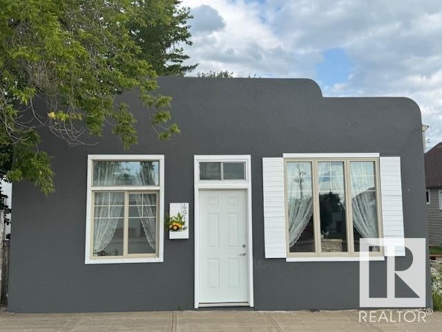 4911 50 Street, Holden