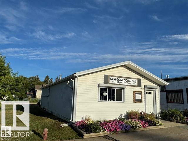 4920 50 Street, Holden