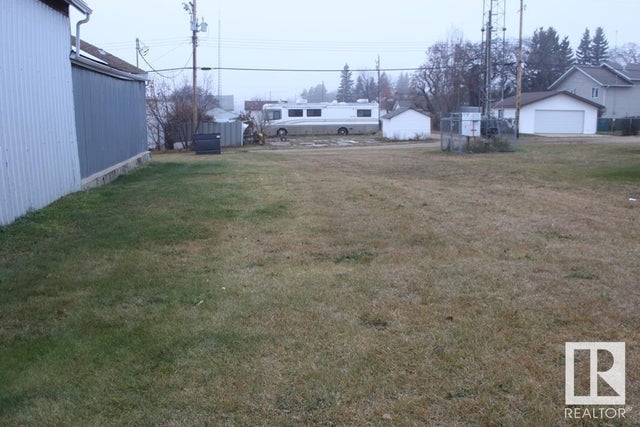 4908 50 Street, Holden