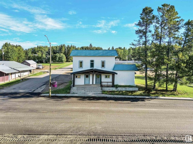 102 2 Avenue, Winfield
