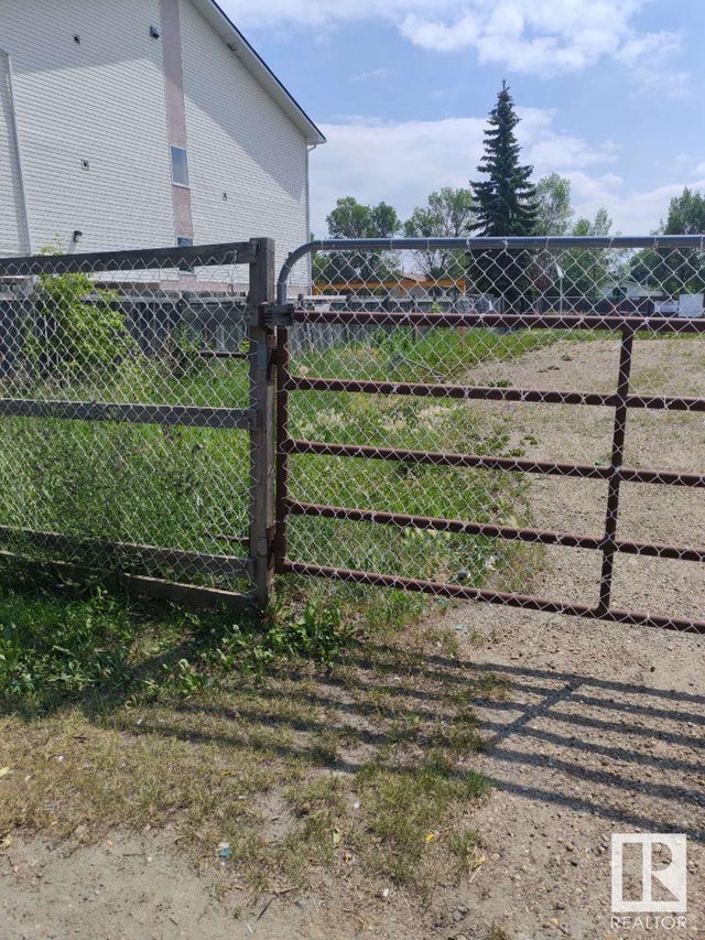 15716 100 Avenue Nw, Edmonton