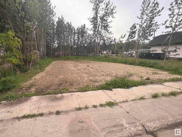 5121 50 Avenue, Entwistle