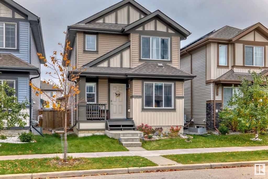 MLS® E4411471 2519 20 Avenue, Edmonton Single Family Home For Sale 499,000