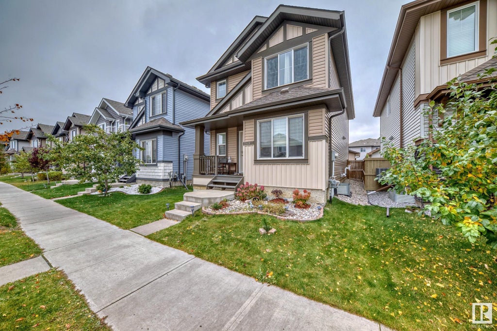 MLS® E4411471 2519 20 Avenue, Edmonton Single Family Home For Sale 499,000